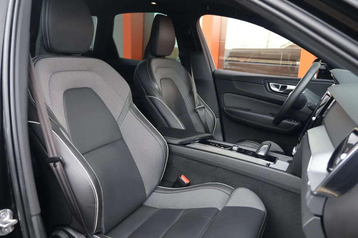 T6 Recharge AWD R-Design | Stoelverwarming | Parkeercamera | Panoramadak | Memorystoel | Keyless