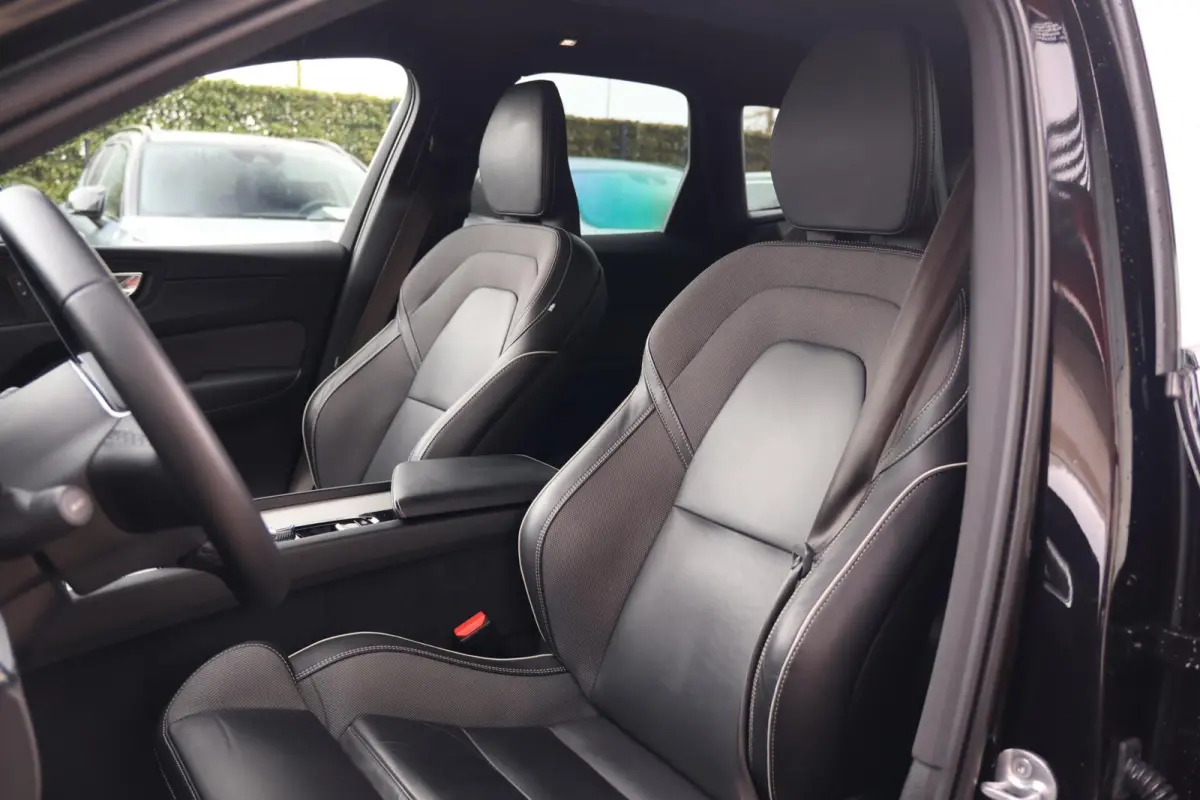 T6 Recharge AWD R-Design | Stoelverwarming | Parkeercamera | Panoramadak | Memorystoel | Keyless