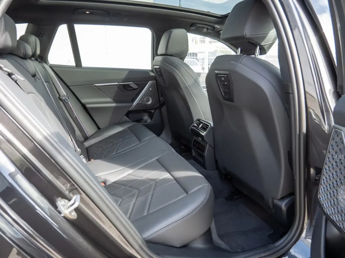 eDrive40 84 kWh M-SPORT Pro ** LED, PANO, TREKH, INNOV.- & TRAVEL PACK ** 1e EIG - Ex BMW-AG ** ** INFORMEER OOK NAAR ONZE AANTREKKELIJKE FINANCIAL-LEASE TARIEVEN **