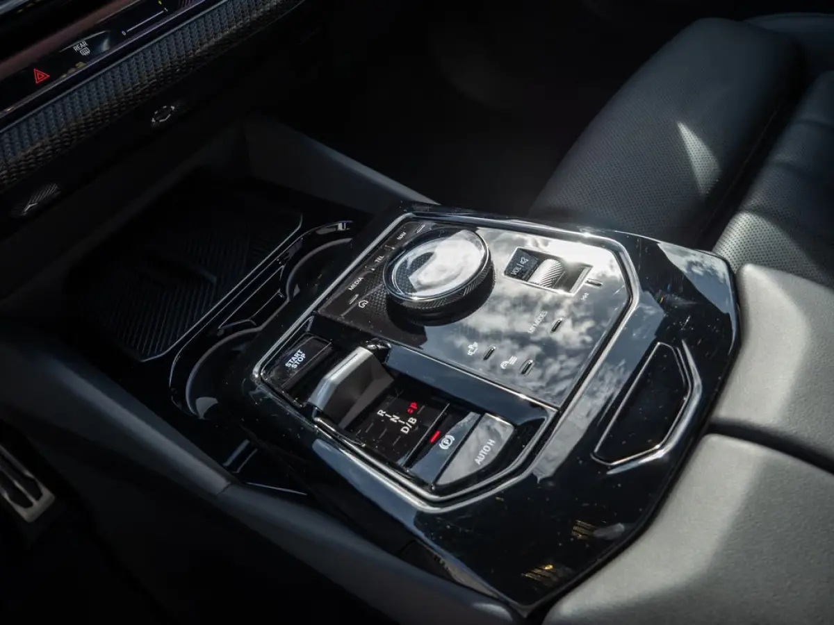 eDrive40 84 kWh M-SPORT Pro ** LED, PANO, TREKH, INNOV.- & TRAVEL PACK ** 1e EIG - Ex BMW-AG ** ** INFORMEER OOK NAAR ONZE AANTREKKELIJKE FINANCIAL-LEASE TARIEVEN **