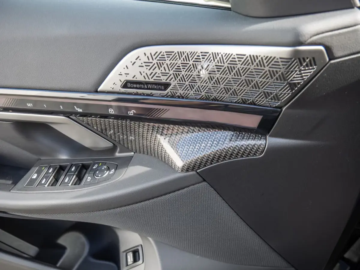 eDrive40 84 kWh M-SPORT Pro ** LED, PANO, TREKH, INNOV.- & TRAVEL PACK ** 1e EIG - Ex BMW-AG ** ** INFORMEER OOK NAAR ONZE AANTREKKELIJKE FINANCIAL-LEASE TARIEVEN **