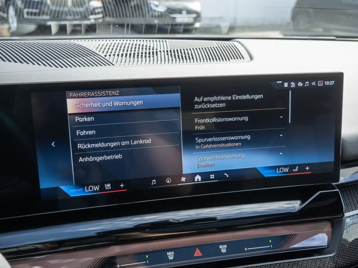 eDrive40 84 kWh M-SPORT Pro ** LED, PANO, TREKH, INNOV.- & TRAVEL PACK ** 1e EIG - Ex BMW-AG ** ** INFORMEER OOK NAAR ONZE AANTREKKELIJKE FINANCIAL-LEASE TARIEVEN **