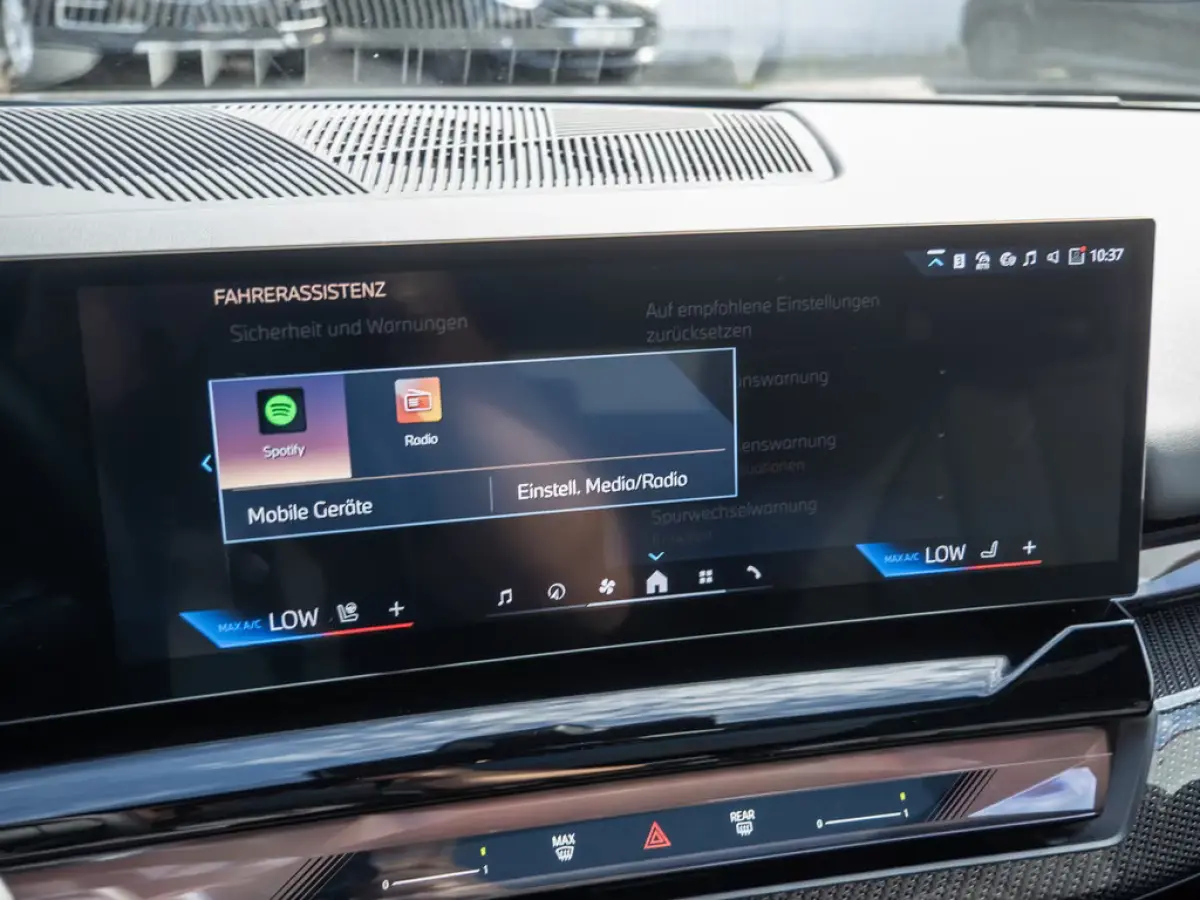 eDrive40 84 kWh M-SPORT Pro ** LED, PANO, TREKH, INNOV.- & TRAVEL PACK ** 1e EIG - Ex BMW-AG ** ** INFORMEER OOK NAAR ONZE AANTREKKELIJKE FINANCIAL-LEASE TARIEVEN **