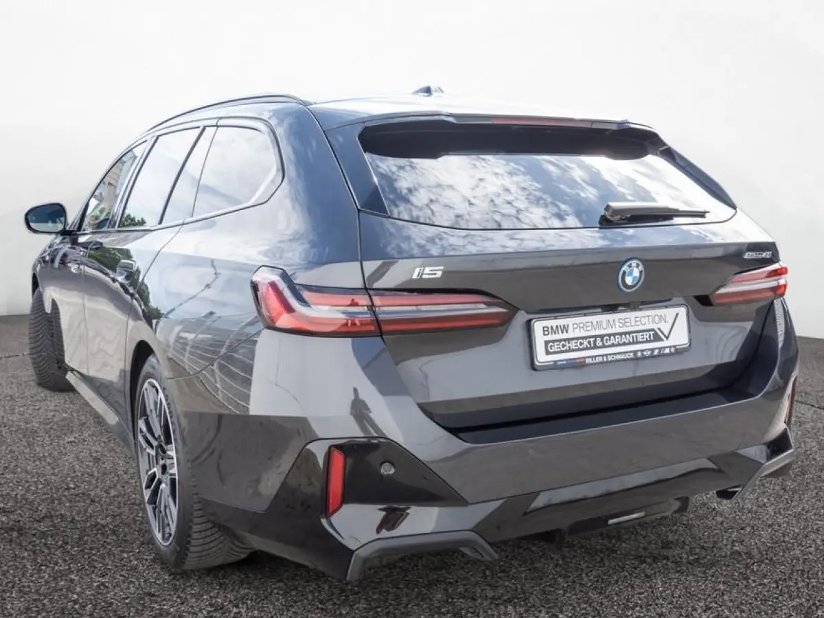 eDrive40 84 kWh M-SPORT Pro ** LED, PANO, TREKH, INNOV.- & TRAVEL PACK ** 1e EIG - Ex BMW-AG ** ** INFORMEER OOK NAAR ONZE AANTREKKELIJKE FINANCIAL-LEASE TARIEVEN **