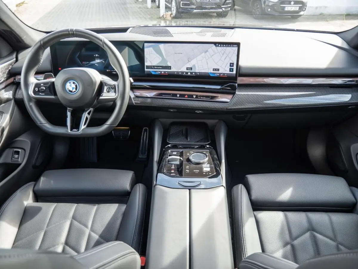 eDrive40 84 kWh M-SPORT Pro ** LED, PANO, TREKH, INNOV.- & TRAVEL PACK ** 1e EIG - Ex BMW-AG ** ** INFORMEER OOK NAAR ONZE AANTREKKELIJKE FINANCIAL-LEASE TARIEVEN **