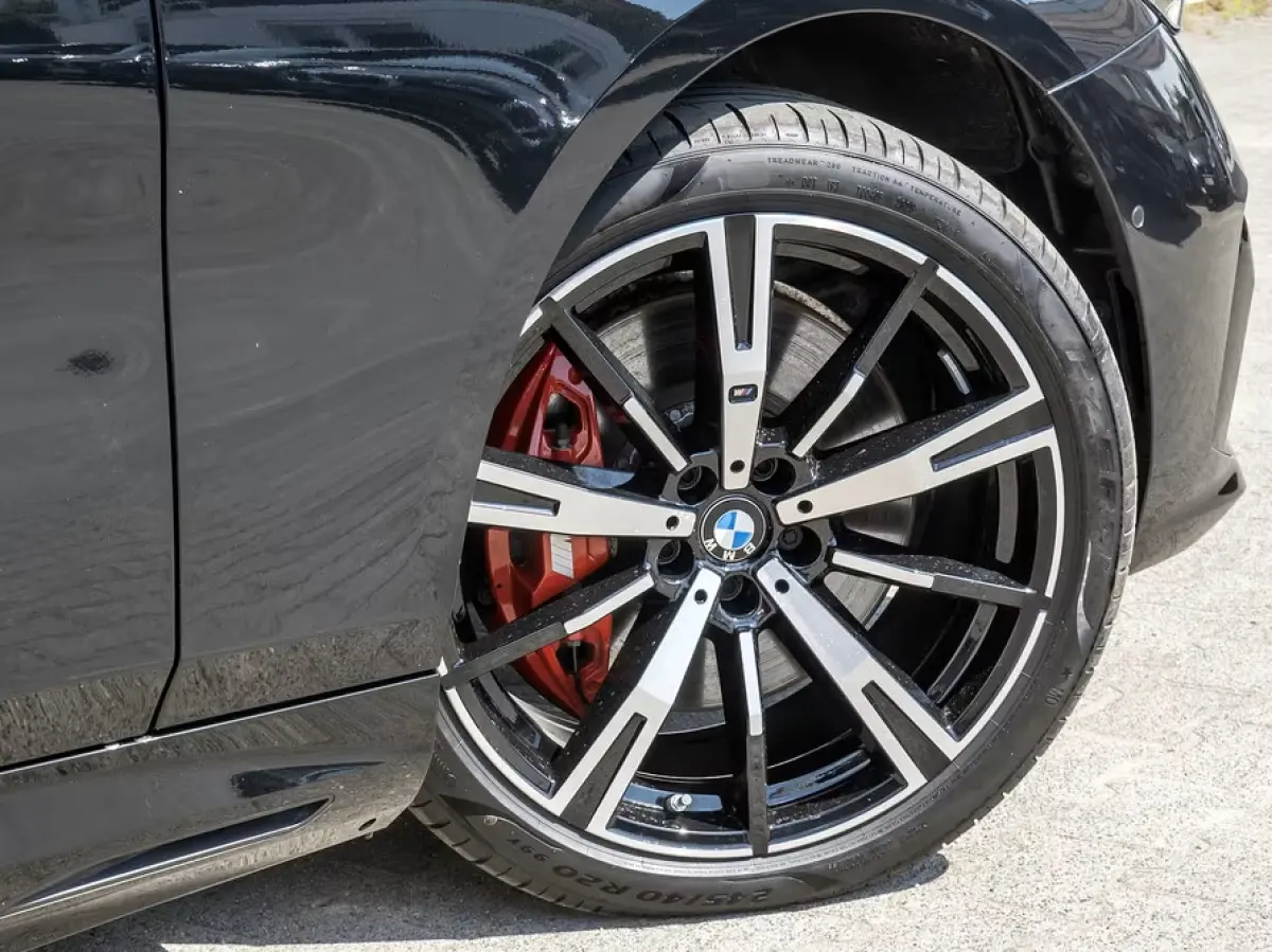 eDrive40 84 kWh M-SPORT Pro ** LED, PANO, TREKH, INNOV.- & TRAVEL PACK ** 1e EIG - Ex BMW-AG ** ** INFORMEER OOK NAAR ONZE AANTREKKELIJKE FINANCIAL-LEASE TARIEVEN **