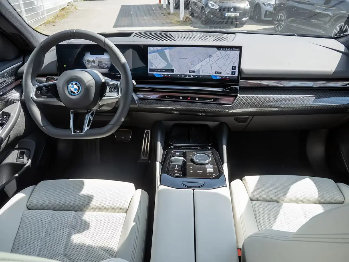 eDrive40 84 kWh M-SPORT Pro ** LED, PANO, TREKH, INNOV.- & TRAVEL PACK ** 1e EIG - Ex BMW-AG ** ** INFORMEER OOK NAAR ONZE AANTREKKELIJKE FINANCIAL-LEASE TARIEVEN **