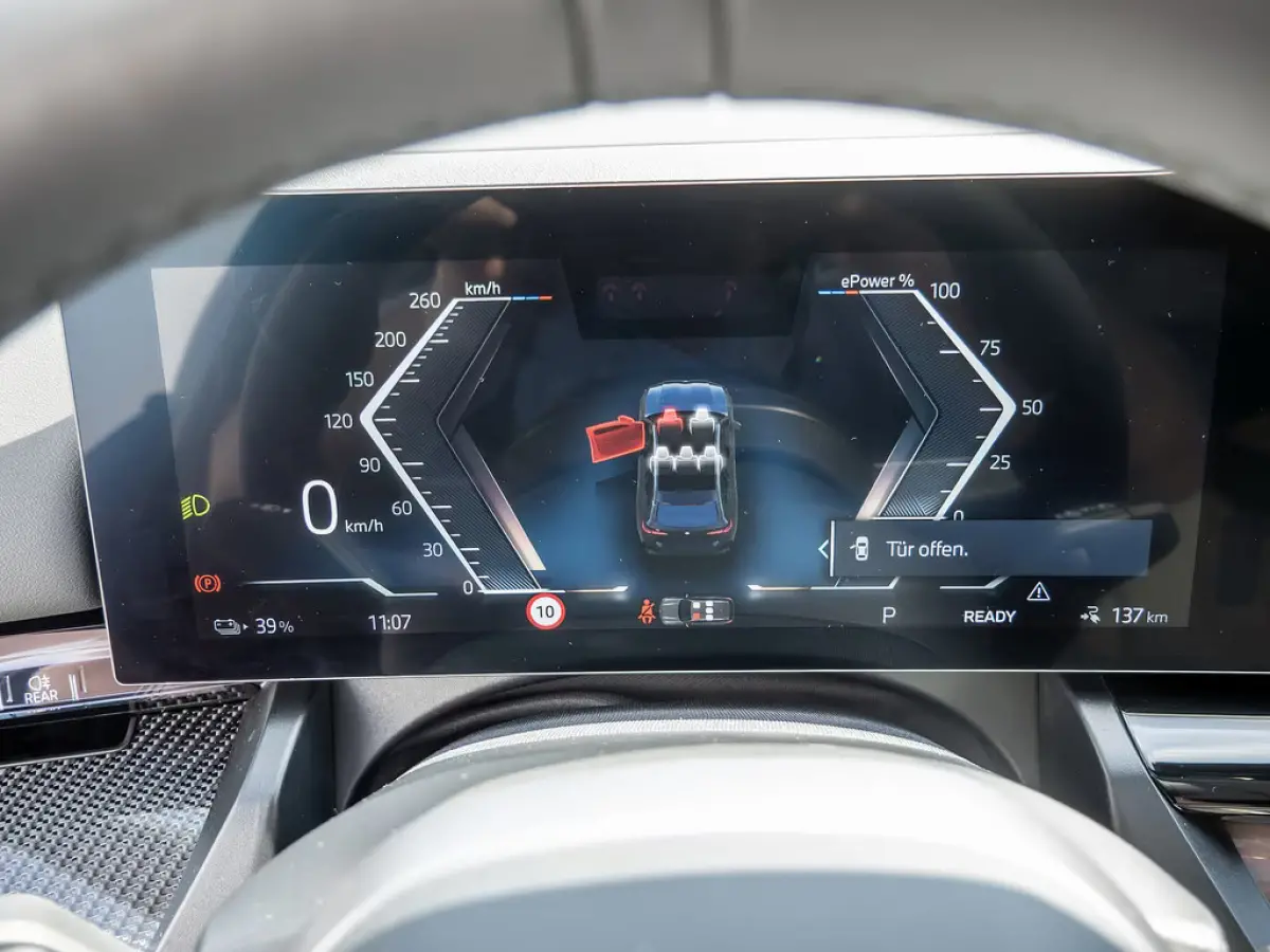 eDrive40 84 kWh M-SPORT Pro ** LED, PANO, TREKH, INNOV.- & TRAVEL PACK ** 1e EIG - Ex BMW-AG ** ** INFORMEER OOK NAAR ONZE AANTREKKELIJKE FINANCIAL-LEASE TARIEVEN **