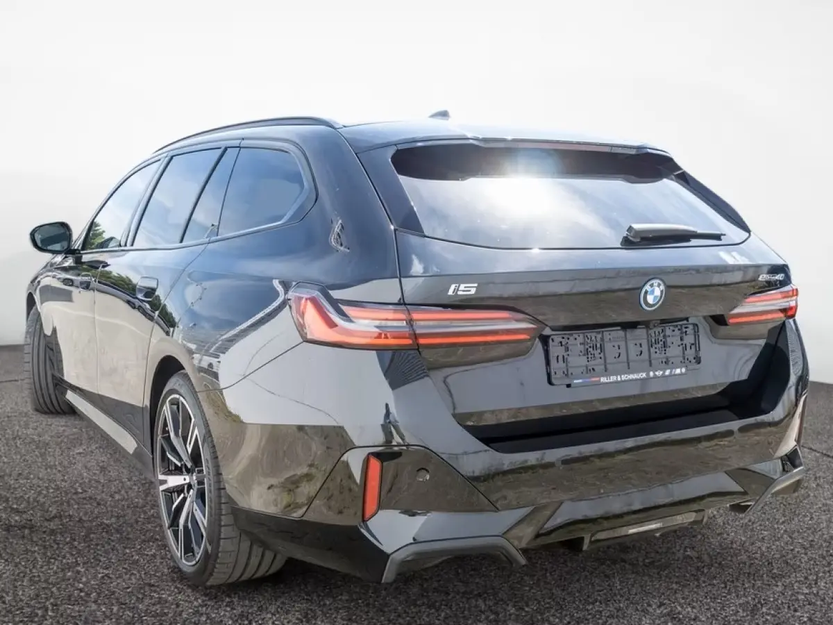 eDrive40 84 kWh M-SPORT Pro ** LED, PANO, TREKH, INNOV.- & TRAVEL PACK ** 1e EIG - Ex BMW-AG ** ** INFORMEER OOK NAAR ONZE AANTREKKELIJKE FINANCIAL-LEASE TARIEVEN **