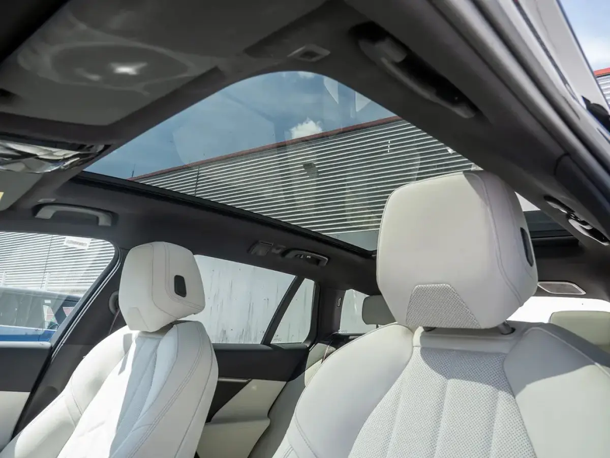 eDrive40 84 kWh M-SPORT Pro ** LED, PANO, TREKH, INNOV.- & TRAVEL PACK ** 1e EIG - Ex BMW-AG ** ** INFORMEER OOK NAAR ONZE AANTREKKELIJKE FINANCIAL-LEASE TARIEVEN **