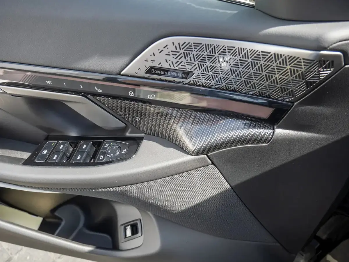 eDrive40 84 kWh M-SPORT Pro ** LED, PANO, TREKH, INNOV.- & TRAVEL PACK ** 1e EIG - Ex BMW-AG ** ** INFORMEER OOK NAAR ONZE AANTREKKELIJKE FINANCIAL-LEASE TARIEVEN **