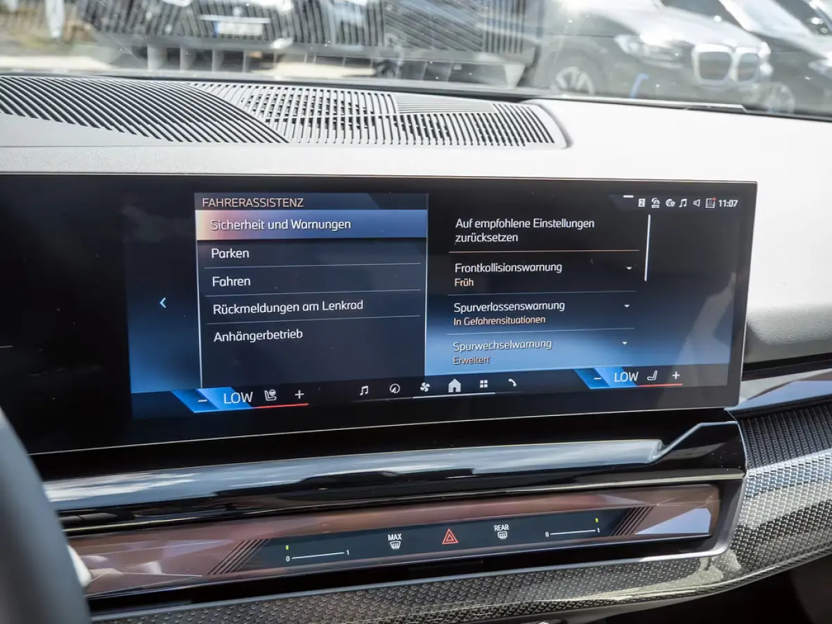 eDrive40 84 kWh M-SPORT Pro ** LED, PANO, TREKH, INNOV.- & TRAVEL PACK ** 1e EIG - Ex BMW-AG ** ** INFORMEER OOK NAAR ONZE AANTREKKELIJKE FINANCIAL-LEASE TARIEVEN **