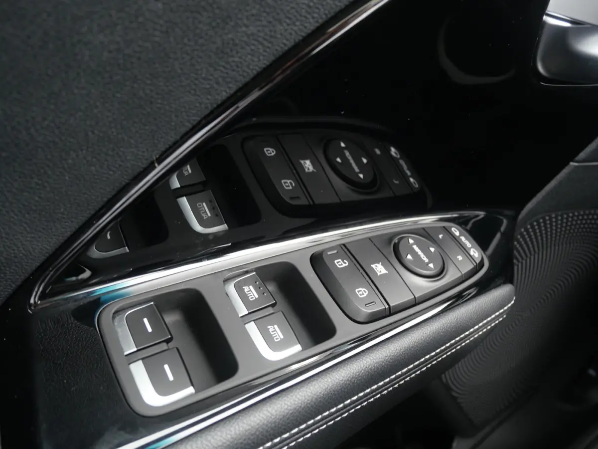 DynamicPlusLine 64 kWh | Cruise | Carplay | Keyless | Navi | Stoel-stuurverwarming | Schuif-kanteldak