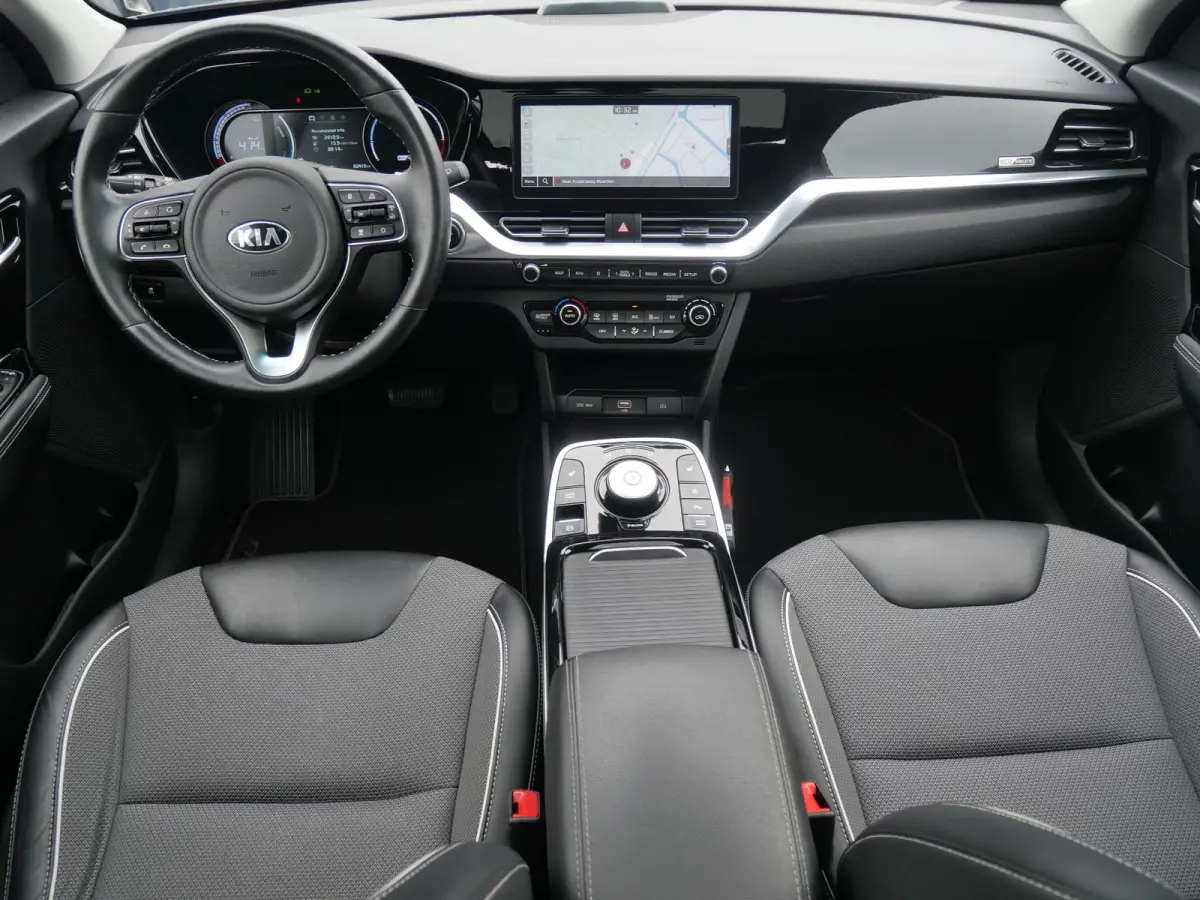 DynamicPlusLine 64 kWh | Cruise | Carplay | Keyless | Navi | Stoel-stuurverwarming | Schuif-kanteldak