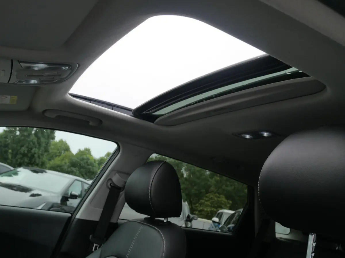 DynamicPlusLine 64 kWh | Cruise | Carplay | Keyless | Navi | Stoel-stuurverwarming | Schuif-kanteldak