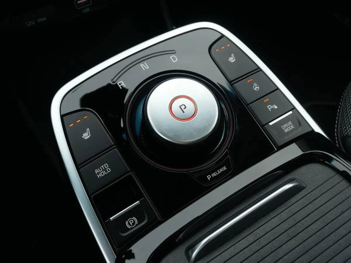 DynamicPlusLine 64 kWh | Cruise | Carplay | Keyless | Navi | Stoel-stuurverwarming | Schuif-kanteldak