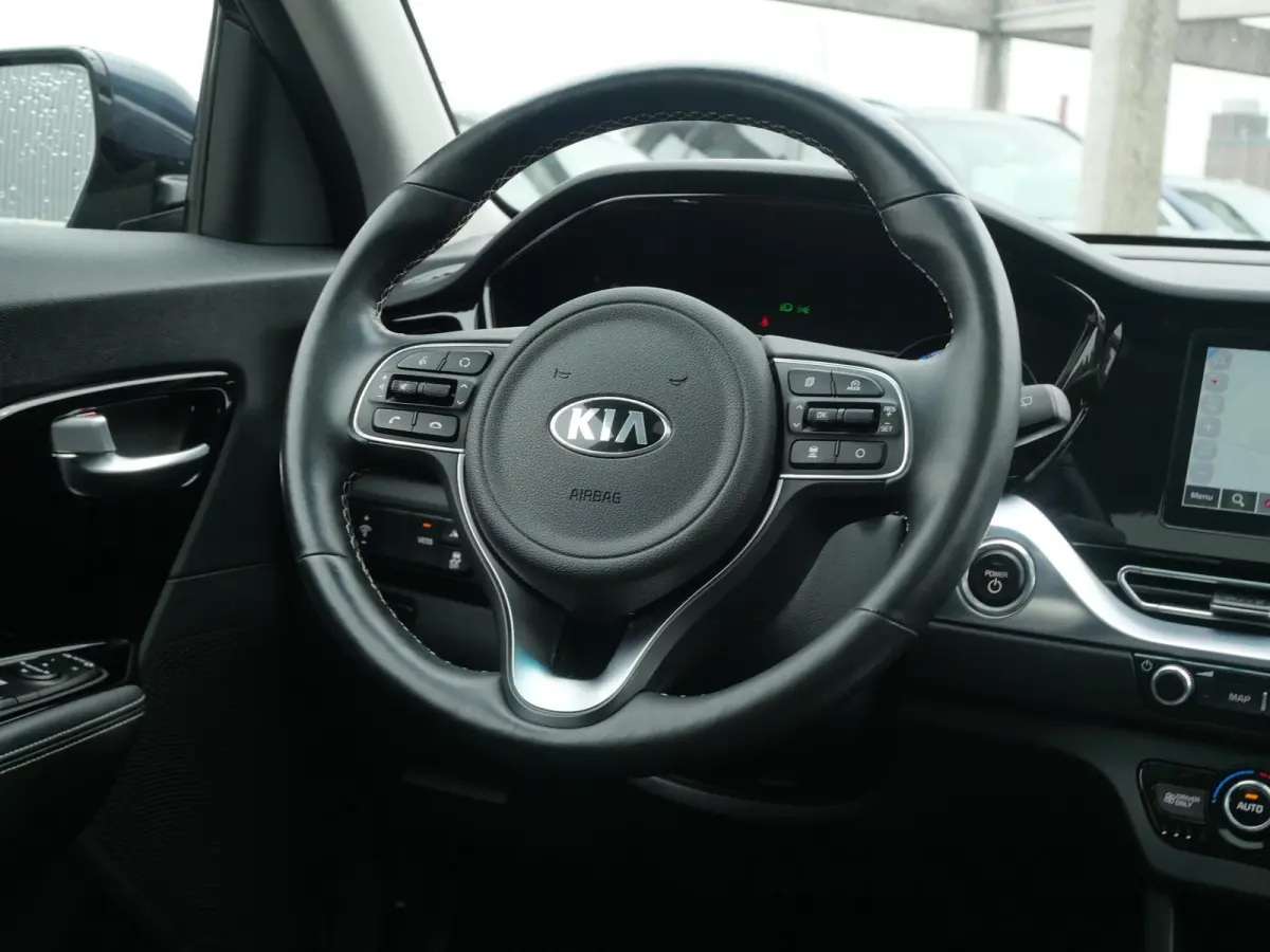 DynamicPlusLine 64 kWh | Cruise | Carplay | Keyless | Navi | Stoel-stuurverwarming | Schuif-kanteldak