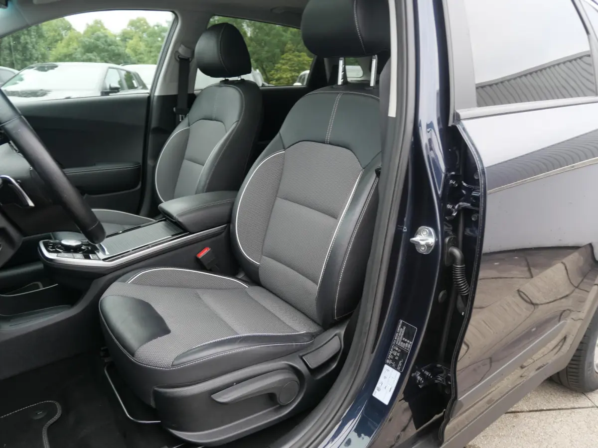DynamicPlusLine 64 kWh | Cruise | Carplay | Keyless | Navi | Stoel-stuurverwarming | Schuif-kanteldak