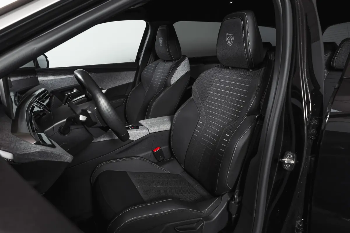 1.2 Hybrid 145 GT 7-pers | Afn. Trekhaak | Dig. Cockpit | Adapt. Cruise | Stoel-+Stuurverw. | PDC | 360 Camera | NAV + App. Connect | ECC | Elek. Klep | LM 19" | 7548