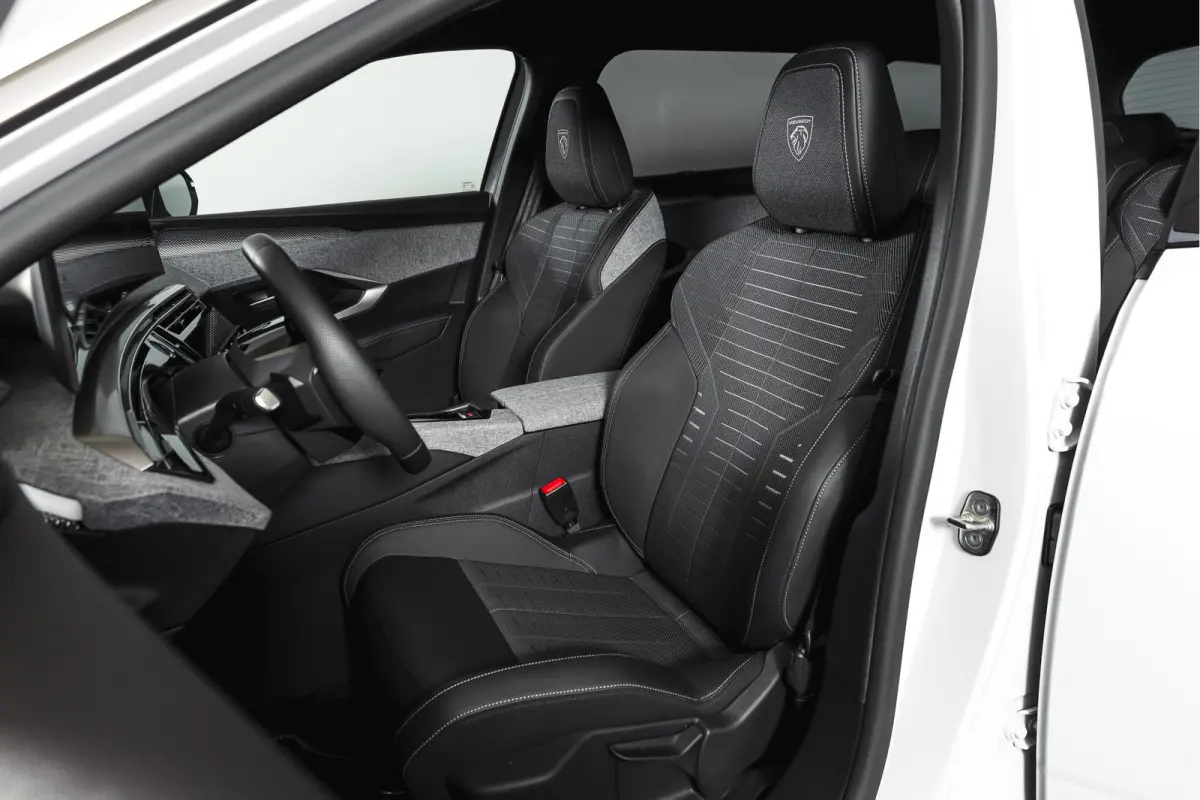 1.2 Hybrid 145 GT 7-pers | Dig. Cockpit | Adapt. Cruise | Stoel-+Stuurverw. | PDC | 360 Camera | NAV + App. Connect | ECC | Elek. Klep | LM 19" | 7733