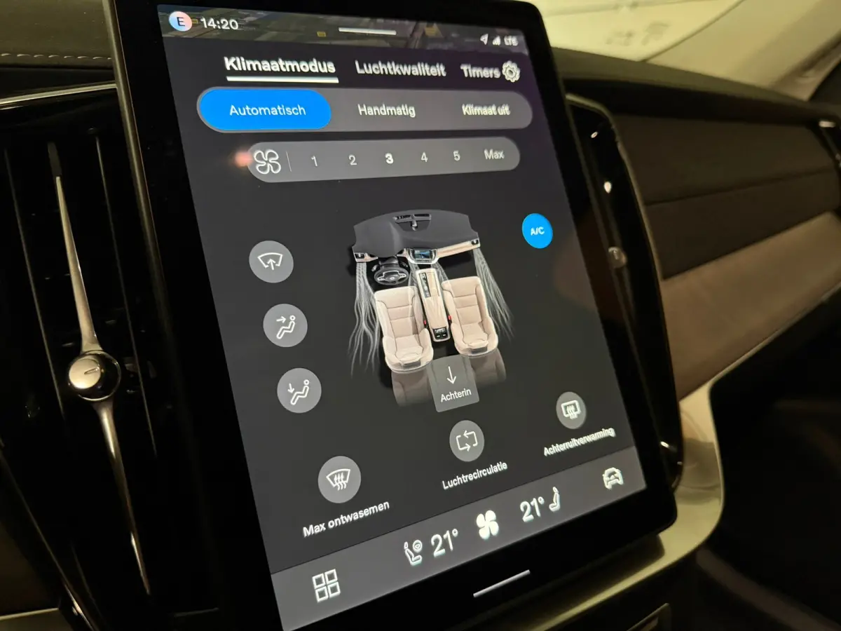 T8 AWD Recharge Ultra Dark | Full Option! | Bowers & Wilkins | Luchtvering | Stoelventilatie | Trekhaak | 360 Camera | Head-Up Display | Stoelmassage | 455pk | Adaptieve Cruise Control | Sto