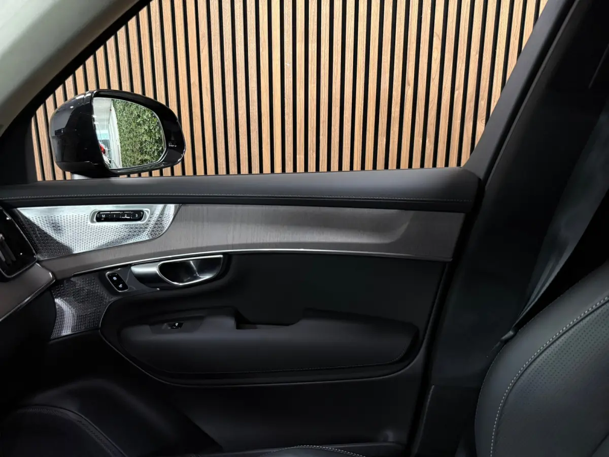 T8 AWD Recharge Ultra Dark | Full Option! | Bowers & Wilkins | Luchtvering | Stoelventilatie | Trekhaak | 360 Camera | Head-Up Display | Stoelmassage | 455pk | Adaptieve Cruise Control | Sto