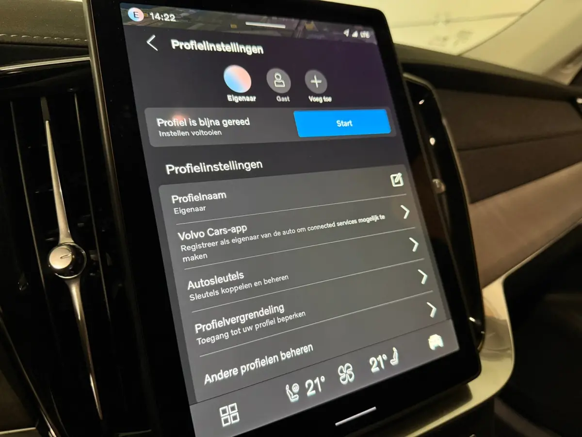 T8 AWD Recharge Ultra Dark | Full Option! | Bowers & Wilkins | Luchtvering | Stoelventilatie | Trekhaak | 360 Camera | Head-Up Display | Stoelmassage | 455pk | Adaptieve Cruise Control | Sto