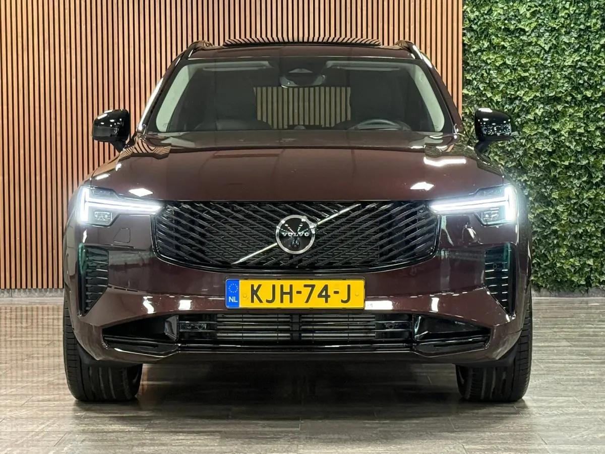 T8 AWD Recharge Ultra Dark | Full Option! | Bowers & Wilkins | Luchtvering | Stoelventilatie | Trekhaak | 360 Camera | Head-Up Display | Stoelmassage | 455pk | Adaptieve Cruise Control | Sto