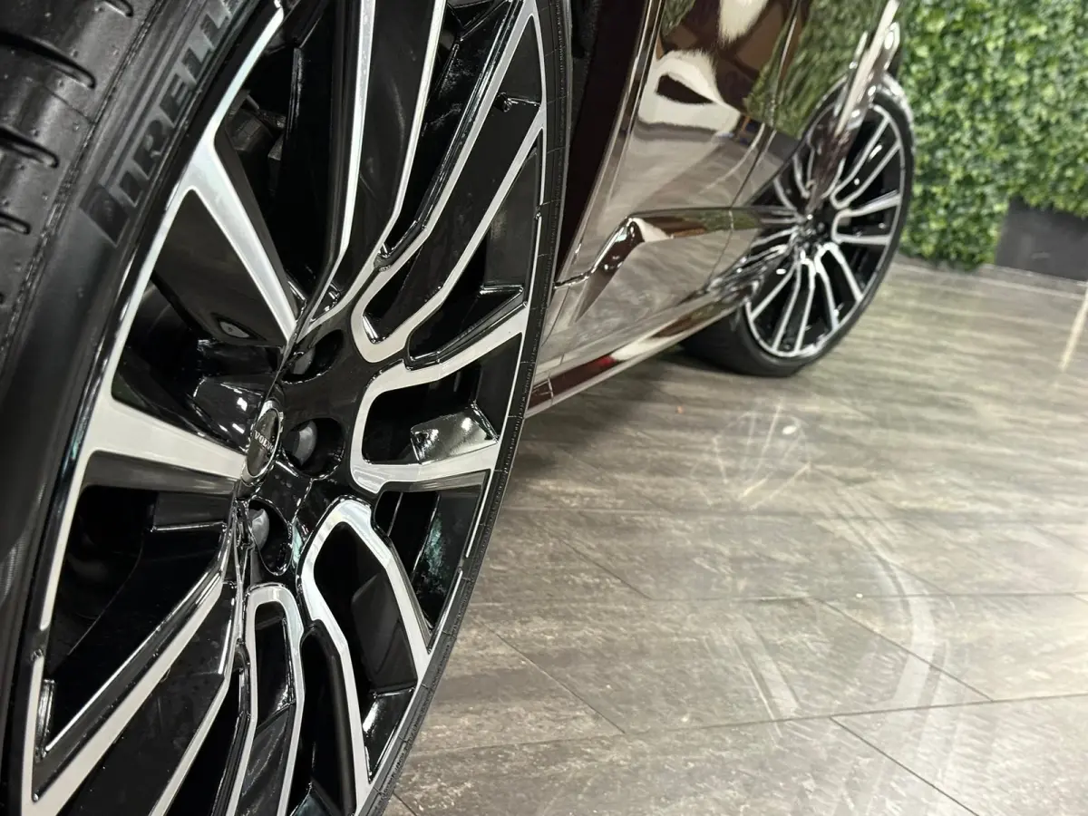 T8 AWD Recharge Ultra Dark | Full Option! | Bowers & Wilkins | Luchtvering | Stoelventilatie | Trekhaak | 360 Camera | Head-Up Display | Stoelmassage | 455pk | Adaptieve Cruise Control | Sto