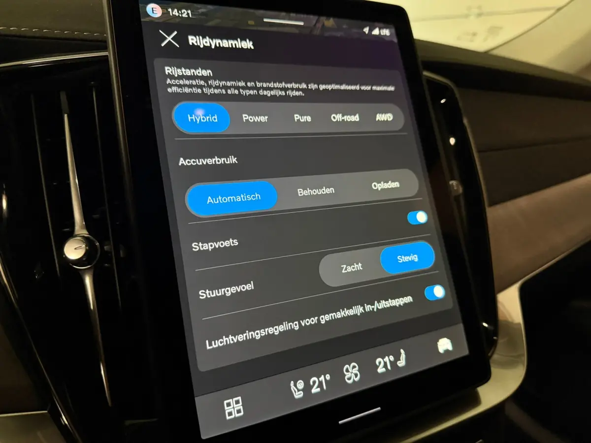 T8 AWD Recharge Ultra Dark | Full Option! | Bowers & Wilkins | Luchtvering | Stoelventilatie | Trekhaak | 360 Camera | Head-Up Display | Stoelmassage | 455pk | Adaptieve Cruise Control | Sto