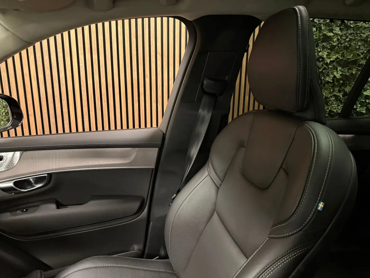 T8 AWD Recharge Ultra Dark | Full Option! | Bowers & Wilkins | Luchtvering | Stoelventilatie | Trekhaak | 360 Camera | Head-Up Display | Stoelmassage | 455pk | Adaptieve Cruise Control | Sto