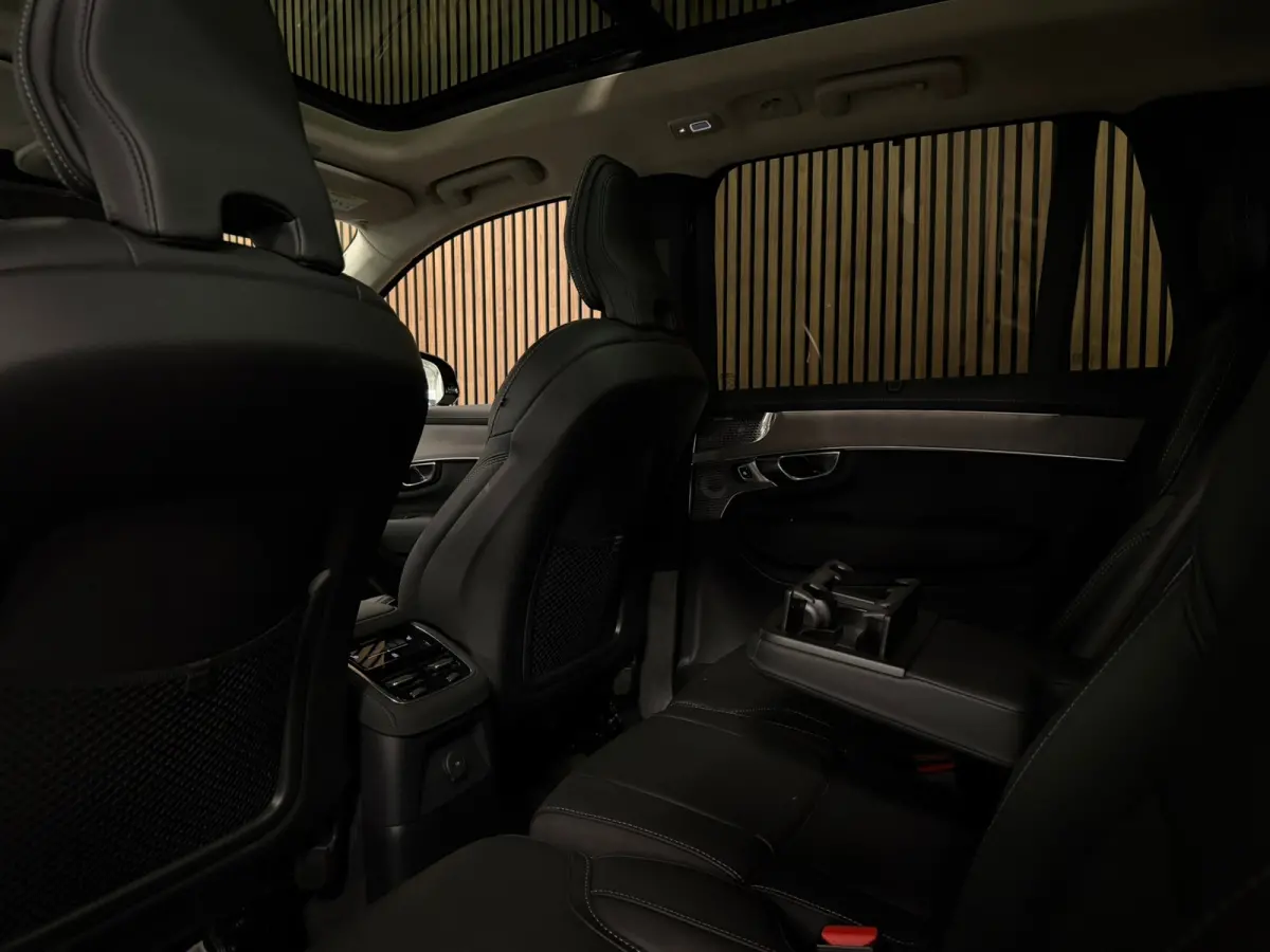 T8 AWD Recharge Ultra Dark | Full Option! | Bowers & Wilkins | Luchtvering | Stoelventilatie | Trekhaak | 360 Camera | Head-Up Display | Stoelmassage | 455pk | Adaptieve Cruise Control | Sto