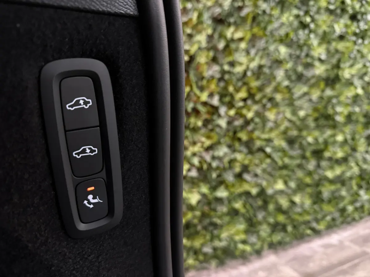 T8 AWD Recharge Ultra Dark | Full Option! | Bowers & Wilkins | Luchtvering | Stoelventilatie | Trekhaak | 360 Camera | Head-Up Display | Stoelmassage | 455pk | Adaptieve Cruise Control | Sto
