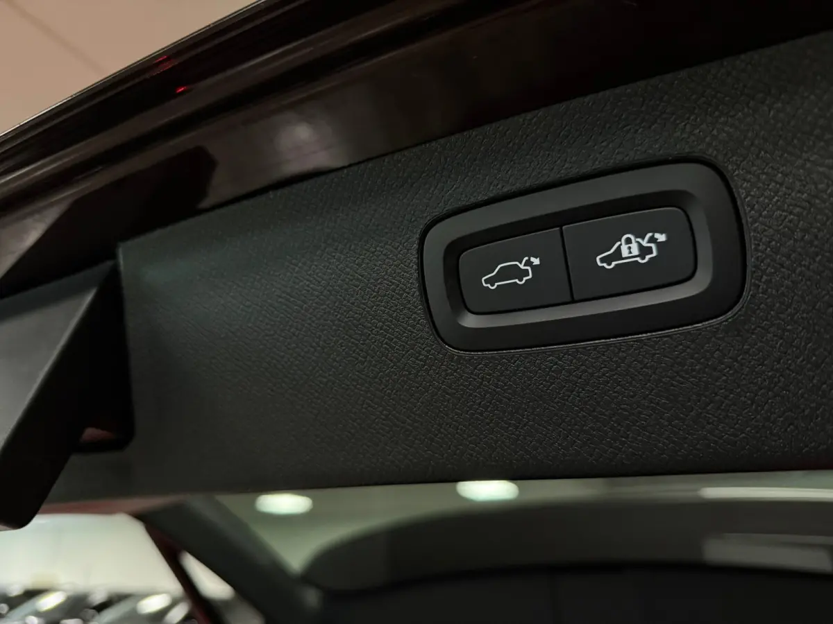 T8 AWD Recharge Ultra Dark | Full Option! | Bowers & Wilkins | Luchtvering | Stoelventilatie | Trekhaak | 360 Camera | Head-Up Display | Stoelmassage | 455pk | Adaptieve Cruise Control | Sto