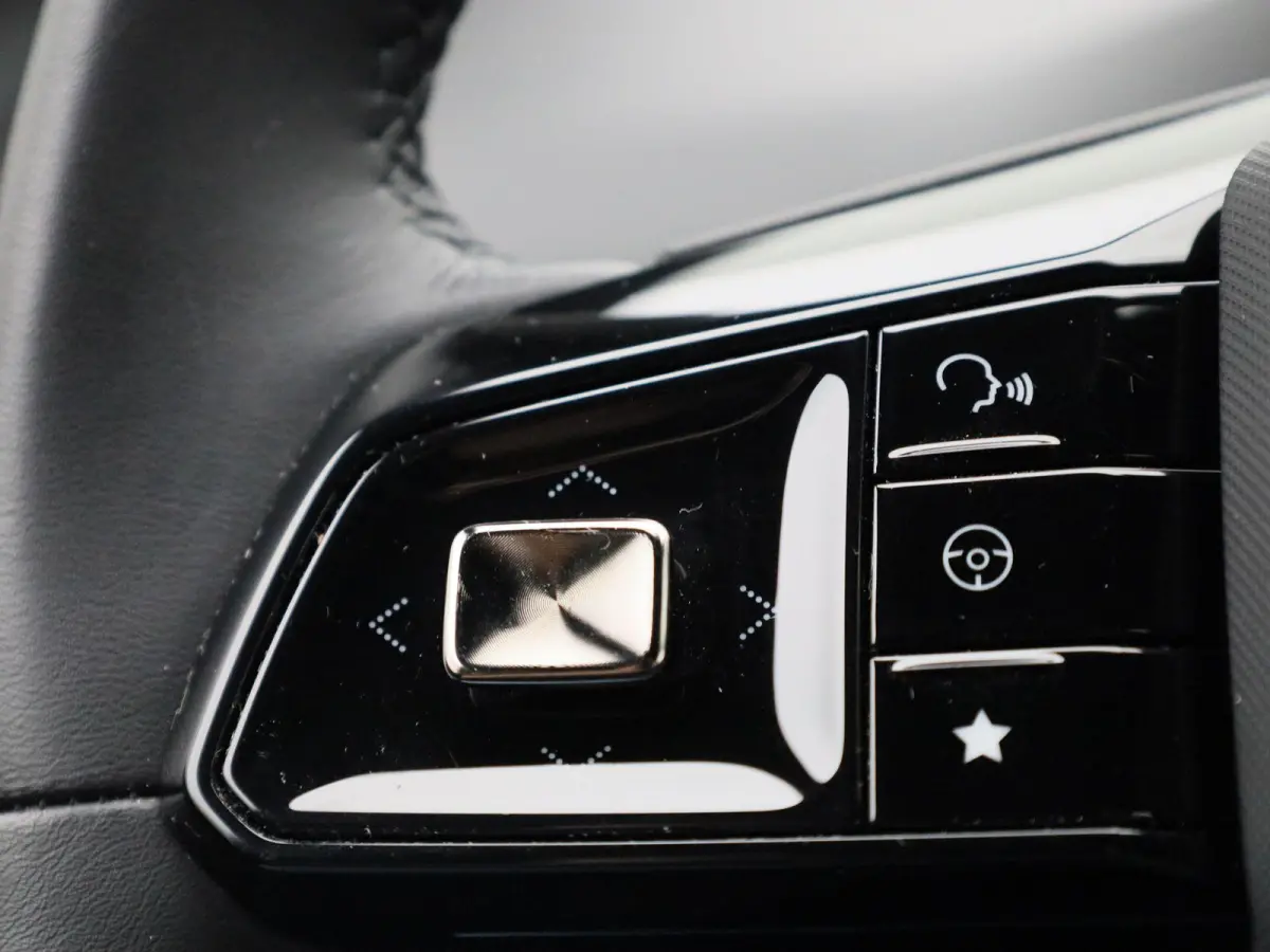 Comfort 64 kWh AUTOMAAT | APPLE CARPLAY | NAVIGATIE | RADIO | BLUETOOTH | CLIMA | 12 MAANDEN BOVAG GARANTIE |