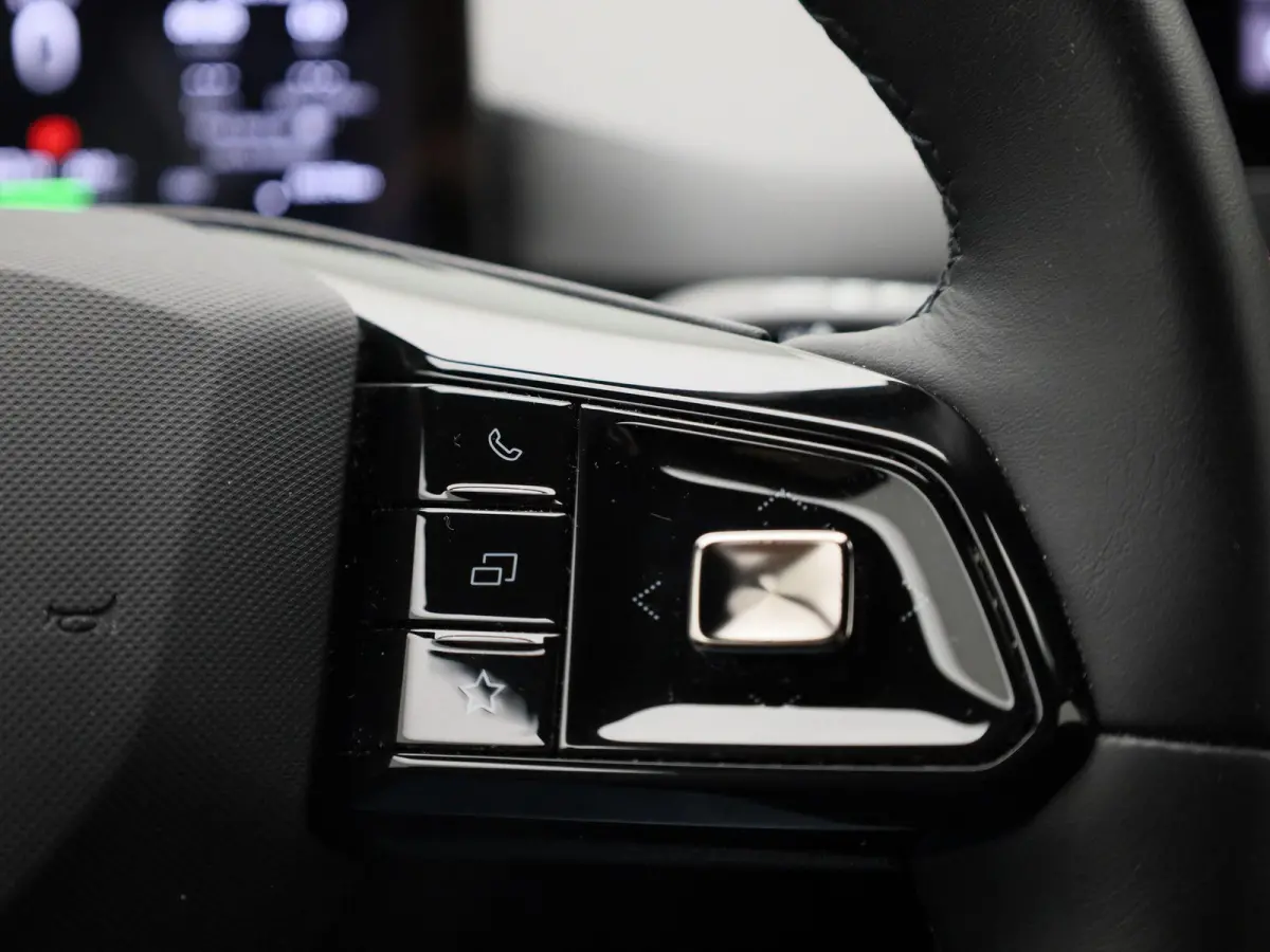 Comfort 64 kWh AUTOMAAT | APPLE CARPLAY | NAVIGATIE | RADIO | BLUETOOTH | CLIMA | 12 MAANDEN BOVAG GARANTIE |