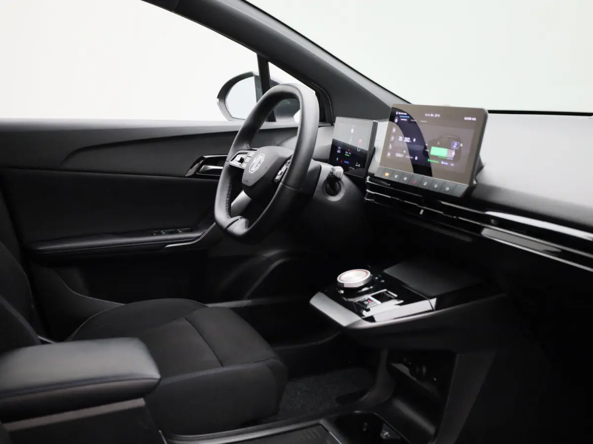 Comfort 64 kWh AUTOMAAT | APPLE CARPLAY | NAVIGATIE | RADIO | BLUETOOTH | CLIMA | 12 MAANDEN BOVAG GARANTIE |