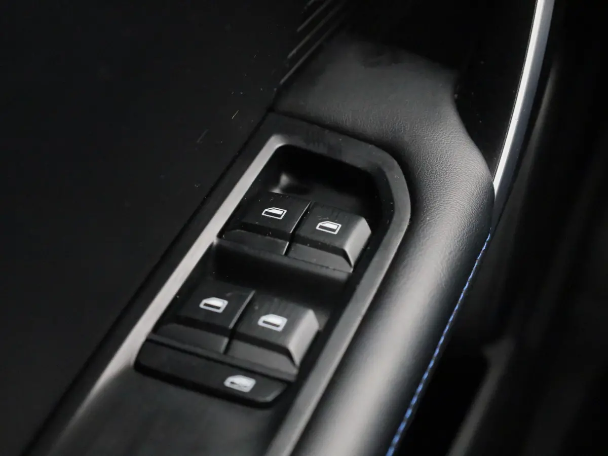 Comfort 64 kWh AUTOMAAT | APPLE CARPLAY | NAVIGATIE | RADIO | BLUETOOTH | CLIMA | 12 MAANDEN BOVAG GARANTIE |