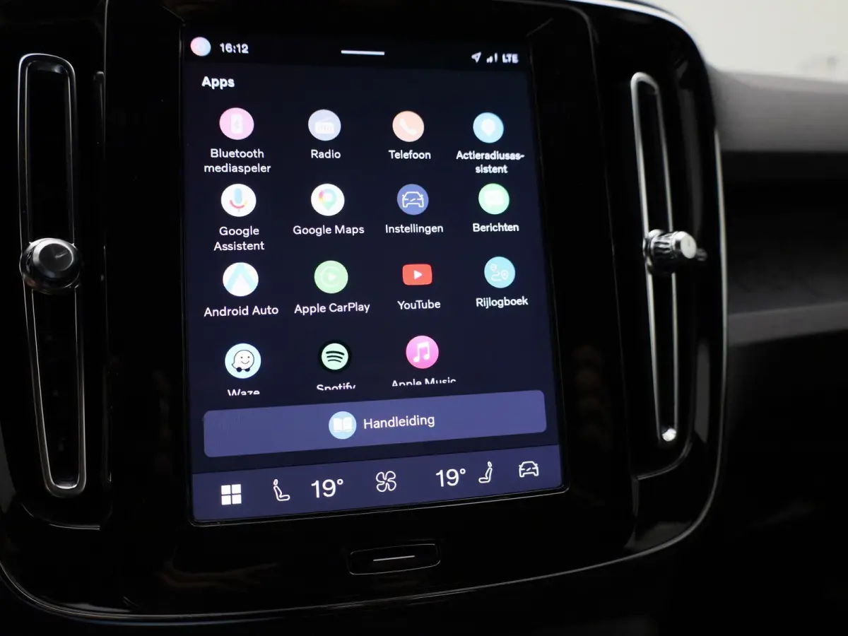 Core | Automaat | Apple Carplay / Android Auto | Camera | Parkeersensoren | 12 MAANDEN BOVAG GARANTIE |