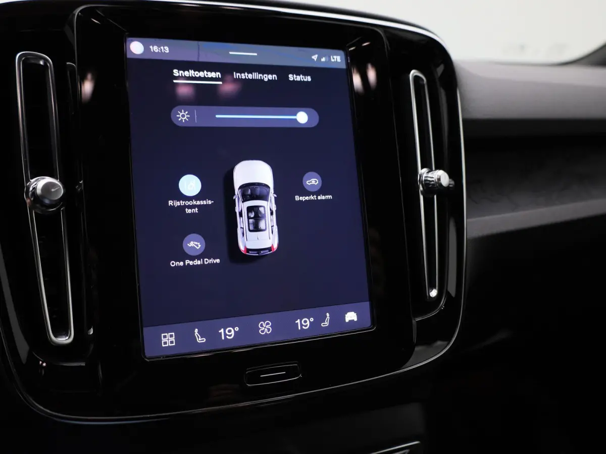 Core | Automaat | Apple Carplay / Android Auto | Camera | Parkeersensoren | 12 MAANDEN BOVAG GARANTIE |
