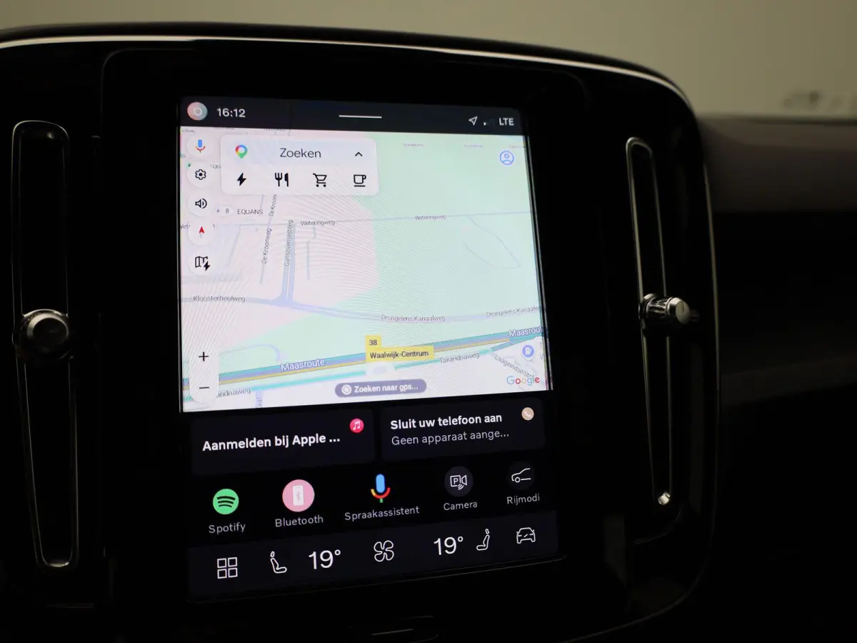 Core | Automaat | Apple Carplay / Android Auto | Camera | Parkeersensoren | 12 MAANDEN BOVAG GARANTIE |