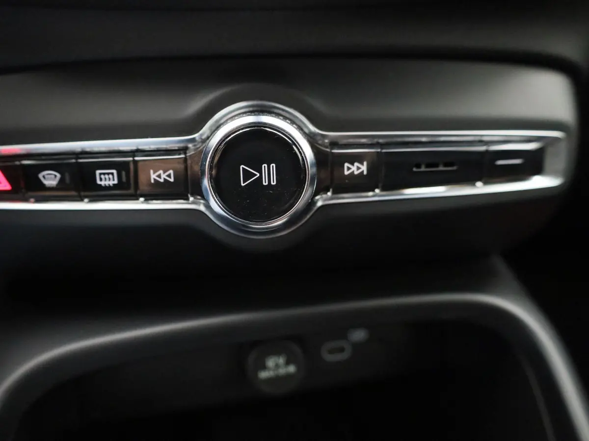 Core | Automaat | Apple Carplay / Android Auto | Camera | Parkeersensoren | 12 MAANDEN BOVAG GARANTIE |