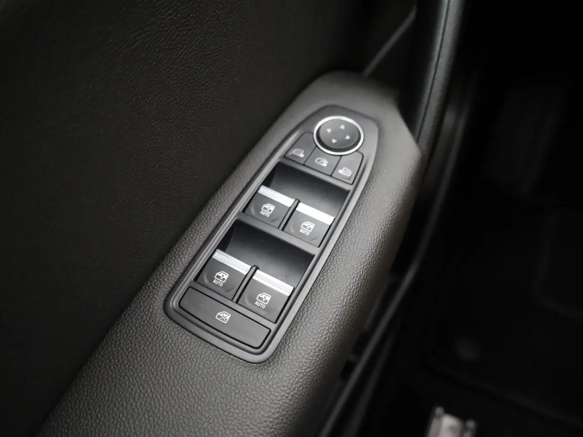 1.3 TCe 140 Intens | NAVI | Trekhaak | Cruise | Camera | Apple Carplay / Android | Prijs Rijklaar!!