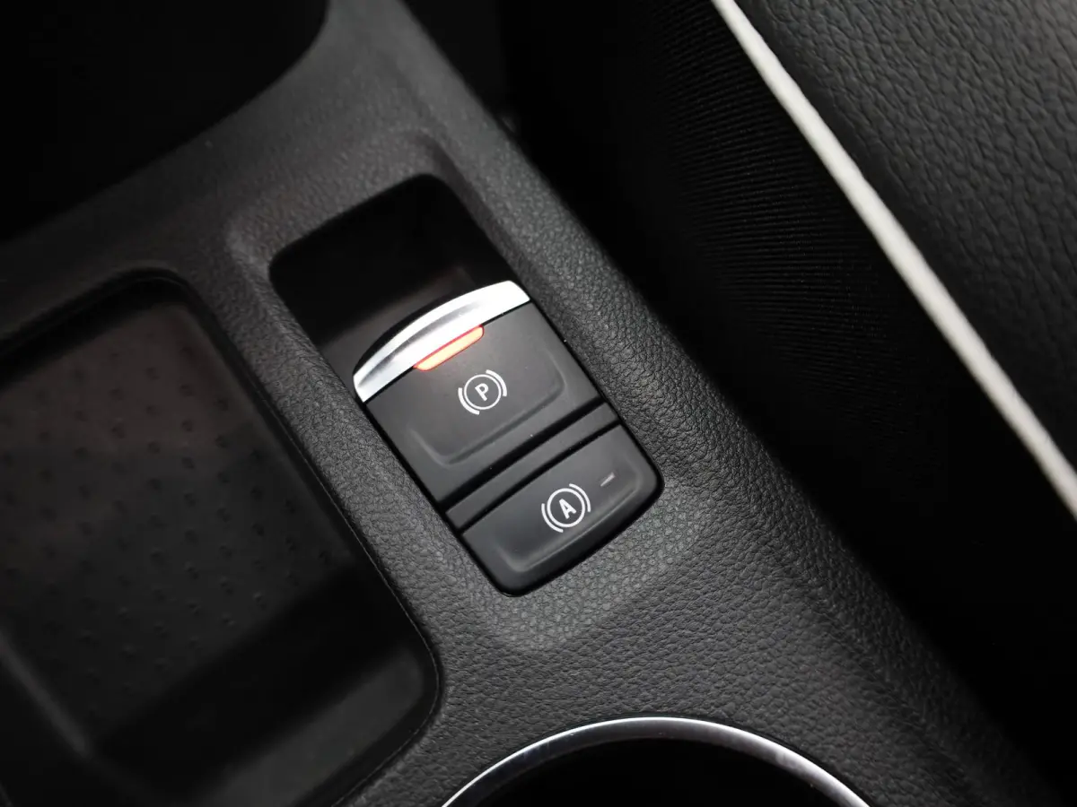 1.3 TCe 140 Intens | NAVI | Trekhaak | Cruise | Camera | Apple Carplay / Android | Prijs Rijklaar!!