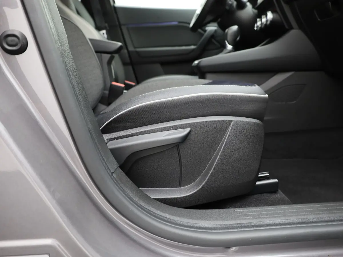 1.3 TCe 140 Intens | NAVI | Trekhaak | Cruise | Camera | Apple Carplay / Android | Prijs Rijklaar!!
