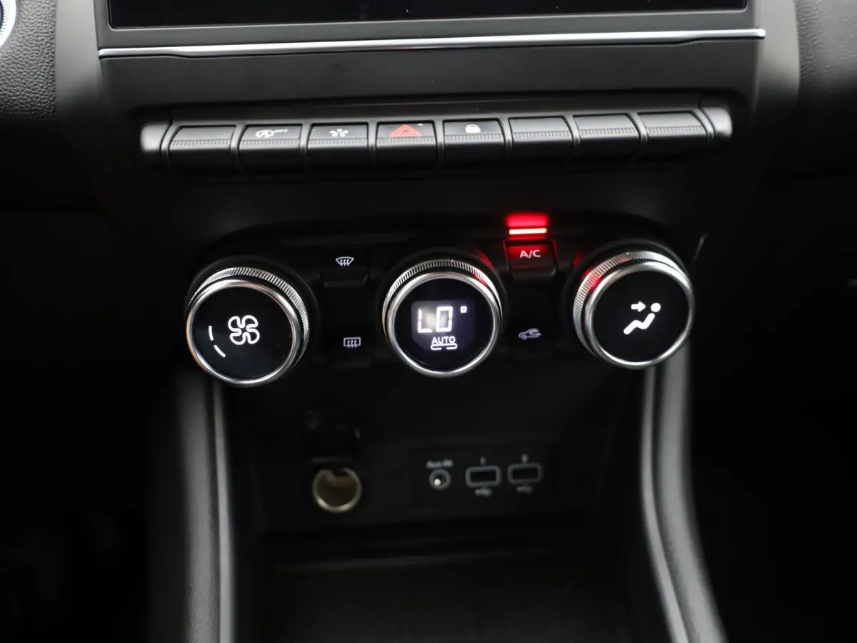 1.3 TCe 140 Intens | NAVI | Trekhaak | Cruise | Camera | Apple Carplay / Android | Prijs Rijklaar!!