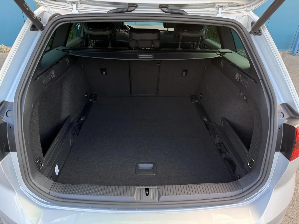 1.5 TSI R-Line Business + PANO | TREKH | CARPLAY | ADAPT.CRUISE | CAM | DIGI.DASHB | LED | 18'LMV
