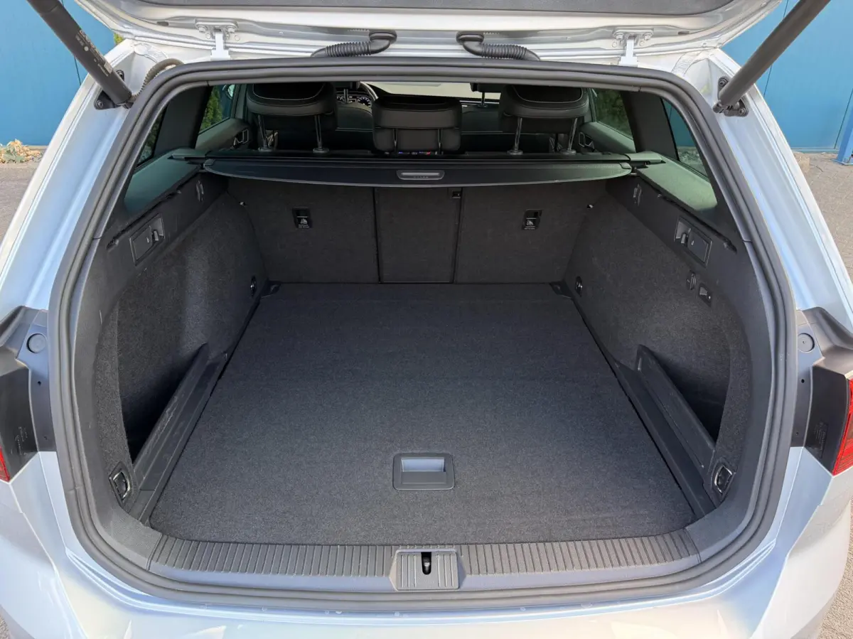 1.5 TSI R-Line Business + PANO | TREKH | CARPLAY | ADAPT.CRUISE | CAM | DIGI.DASHB | LED | 18'LMV