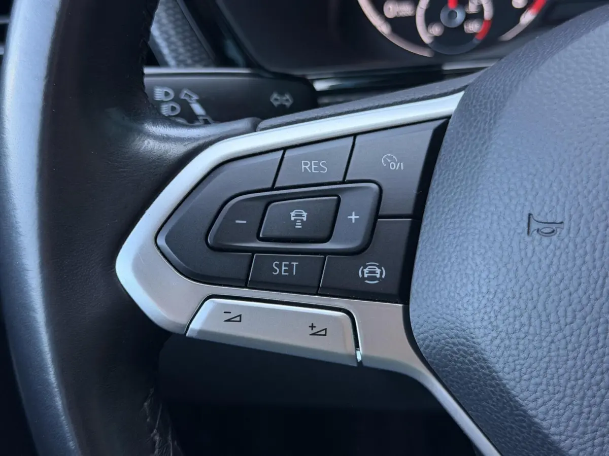 1.0 TSI Life CARPLAY | ADAPT.CRUISE | NAV | PDC | DAB | LMV | 1'EIG