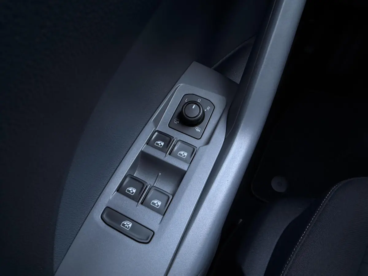 1.0 TSI Life CARPLAY | ADAPT.CRUISE | NAV | PDC | DAB | LMV | 1'EIG